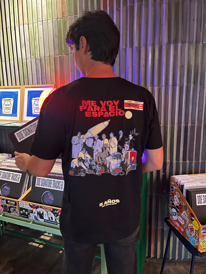 Camiseta DDE - ME VOY PARA EL ESPACIO (negra)